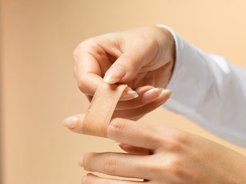  Lâu lành bệnh hơn: Những người có hệ miễn dịch yếu thường lâu lành bệnh hơn. Điều này không chỉ đúng đối với các cơn cảm lạnh, cảm cúm mà còn cả đối với những vết thương hở.