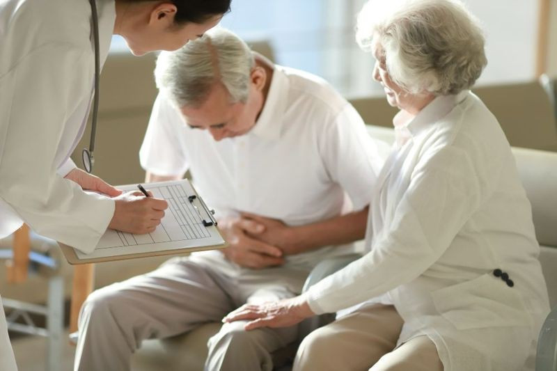  Các vấn đề tiêu hóa: Hệ miễn dịch yếu có thể gây viêm ruột và các triệu chứng như tiêu chảy thường xuyên.