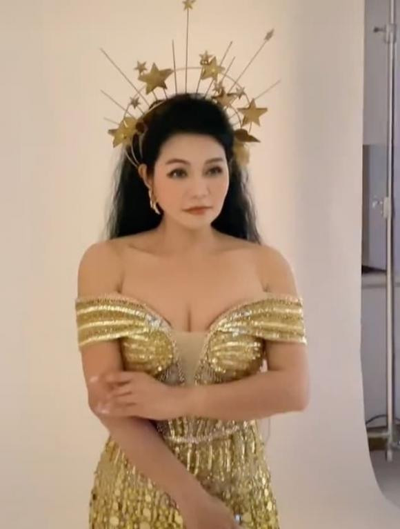 NSUT Ngoc Huyen lan dau thu tao hinh nu than, 'hack tuoi' cuc dinh-Hinh-4