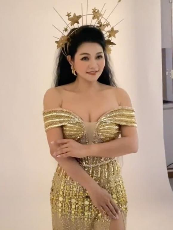 NSUT Ngoc Huyen lan dau thu tao hinh nu than, 'hack tuoi' cuc dinh-Hinh-5