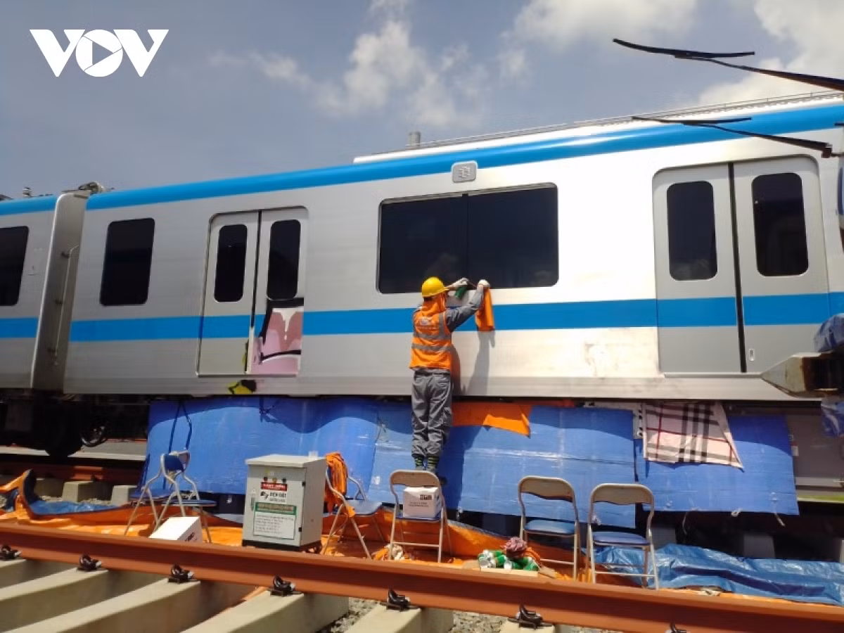 Da khac phuc xong su co 2 toa tau metro bi ve ban o TP.HCM-Hinh-2