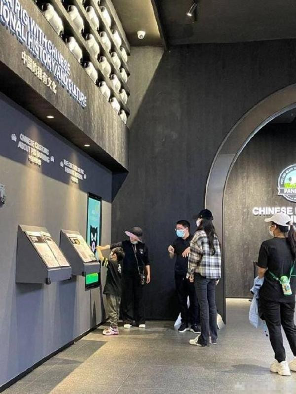 Angelababy dua quy tu di choi giua luc Huynh Hieu Minh hen ho hot girl-Hinh-3