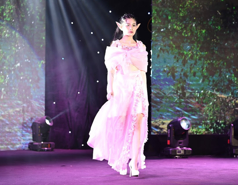 Sinh vien DH Anh Quoc gay bat ngo voi dem dien thoi trang dep mat-Hinh-4