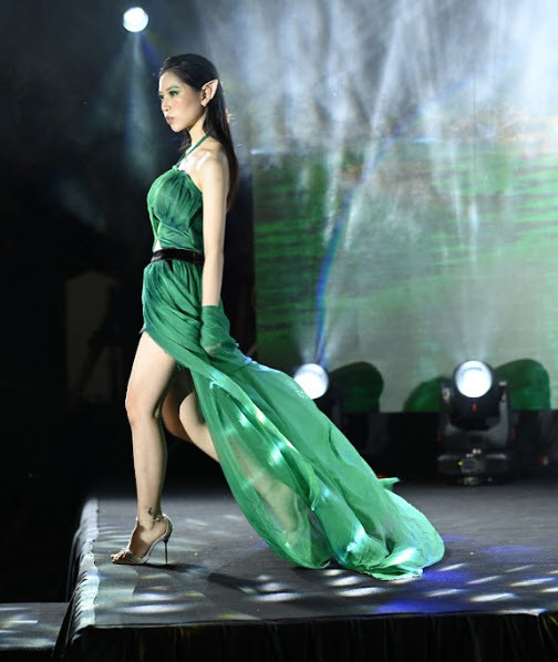 Sinh vien DH Anh Quoc gay bat ngo voi dem dien thoi trang dep mat-Hinh-2