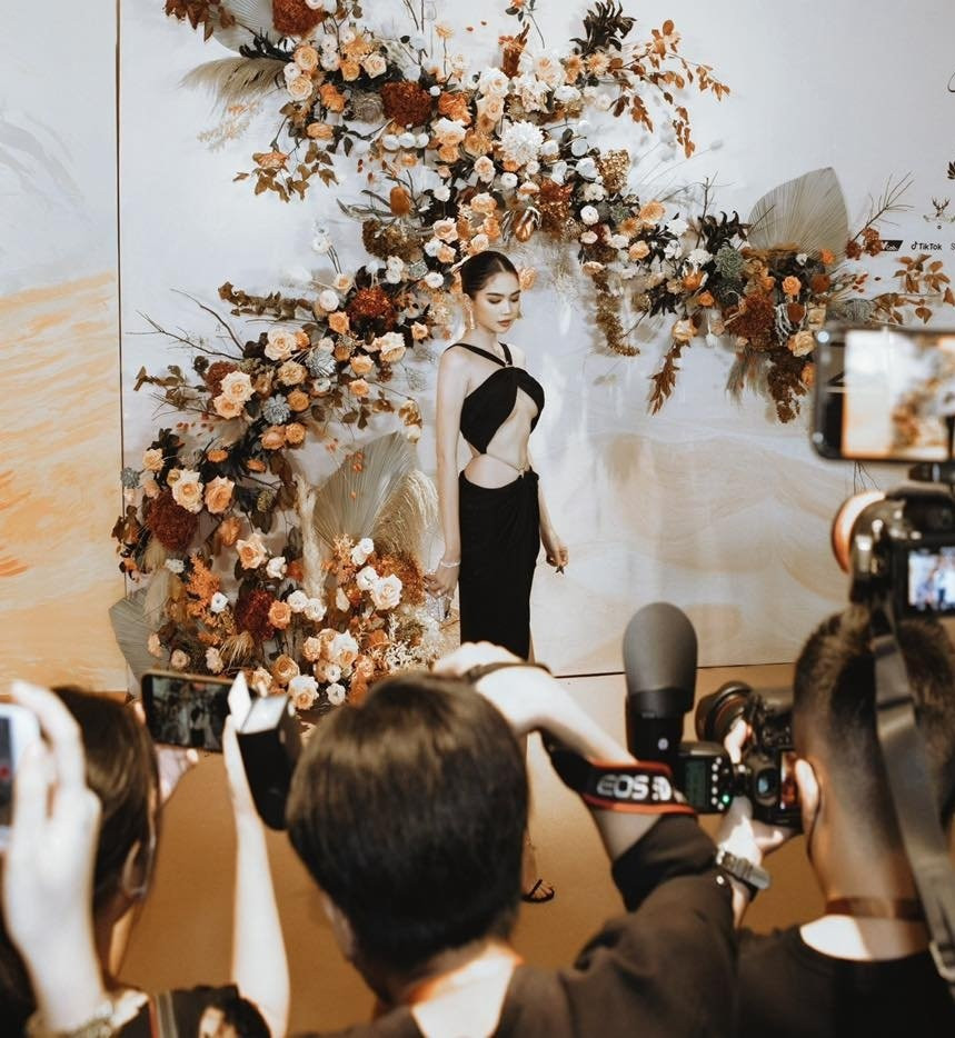 Ngoc Trinh giu vung phong do chat chem tham do voi loat thiet ke kiem vai-Hinh-2