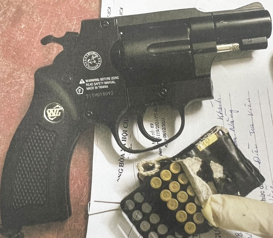 Canh sat dot kich can nha bat nhom buon ma tuy-Hinh-2