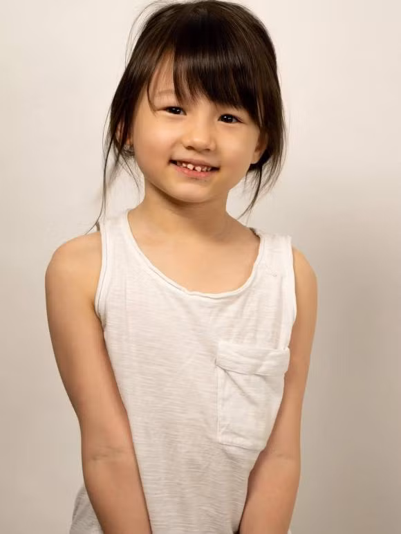 Phuong Vy Idol hiem hoi khoe anh con gai lai Tay, nhoc ty cang lon cang xinh xan-Hinh-9