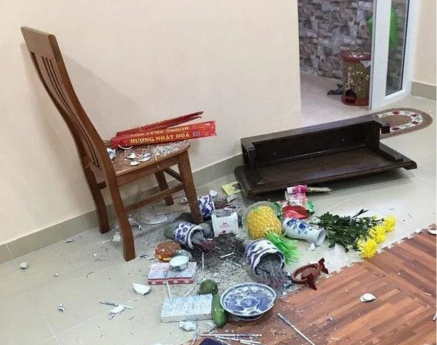 2 dấu hiệu trên bàn thờ chứng tỏ gia chủ được ăn lộc tổ tiên tiêu không hết của - Hình 2 2 dau hieu tren ban tho chung to gia chu duoc an loc to tien tieu khong het cua-Hinh-2