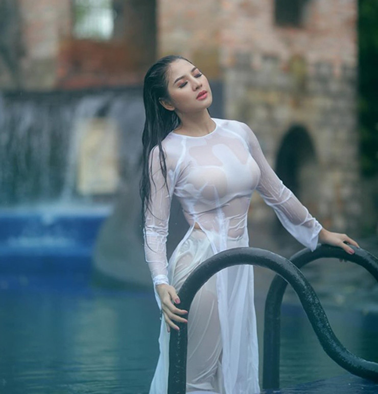 Mọi tiền bạc, công sức Thái Nhã Vân đều dồn hết vào bộ ảnh. Khi scandal ập đến, cô như trắng tay và suy sụp.