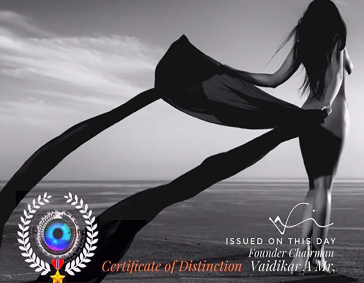 Tại châu Âu, Thái Nhã Vân đăng hình ảnh của mình lên các trang web và dần được chú ý. Năm 2018, cô đoạt được giải ảnh nude trắng đen đẹp nhất châu Âu và lọt Top 3 thế giới. "Đó là niềm tự hào của tôi", Thái Nhã Vân chia sẻ.