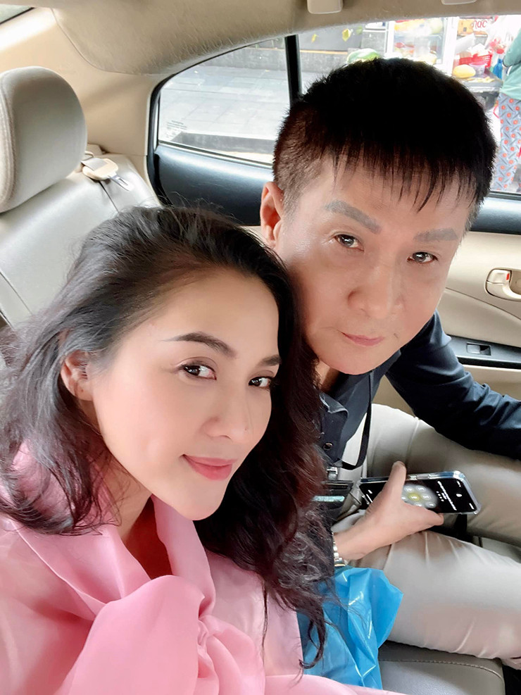 Thái Nhã Vân thân thiết với đạo diễn Lê Hoàng.