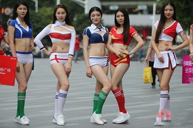 Đây là hình ảnh của những người đẹp Trung Quốc khi cổ vũ bóng đá.