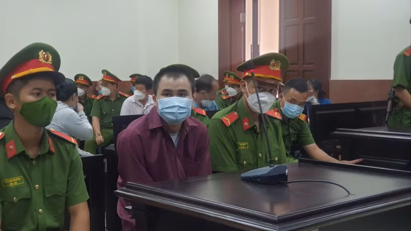 Y an tu hinh doi tuong hanh ha be gai 2 tuoi