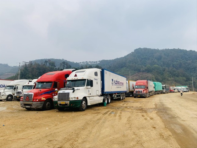 Lang Son: Loay hoay xu ly hang xuat khau un u