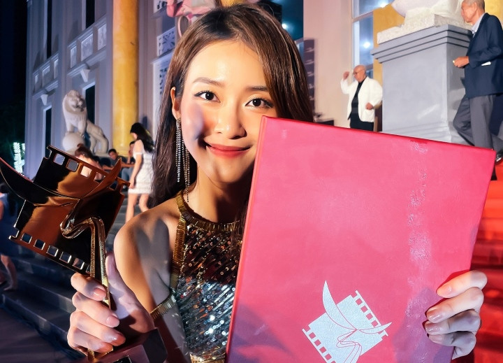 Chia sẻ về chiến thắng của mình, Khả Ngân cho biết: “Cánh diều vàng là sự ghi nhận nỗ lực của Ngân trong lĩnh vực diễn xuất, cũng là động lực để Ngân tiếp tục cống hiến cho nghệ thuật trong tương lai. Chắc chắn Ngân sẽ không phụ sự tin tưởng và kỳ vọng của mọi người".