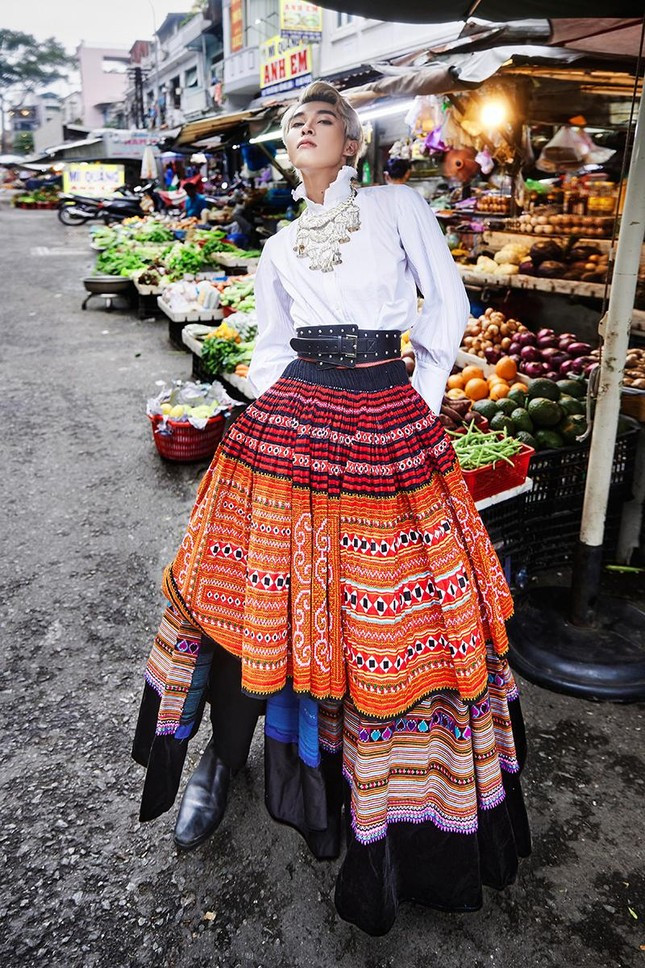 Chang mau 2K1 tao an tuong voi trang phuc-Hinh-12