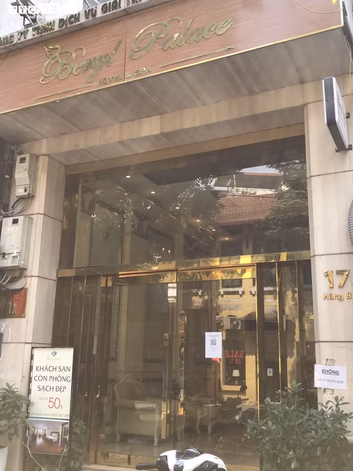 Một số ít khách sạn vẫn duy trì hoạt động nhưng lượng khách lẻ tẻ, chủ yếu là khách nội địa lưu trú ít ngày.