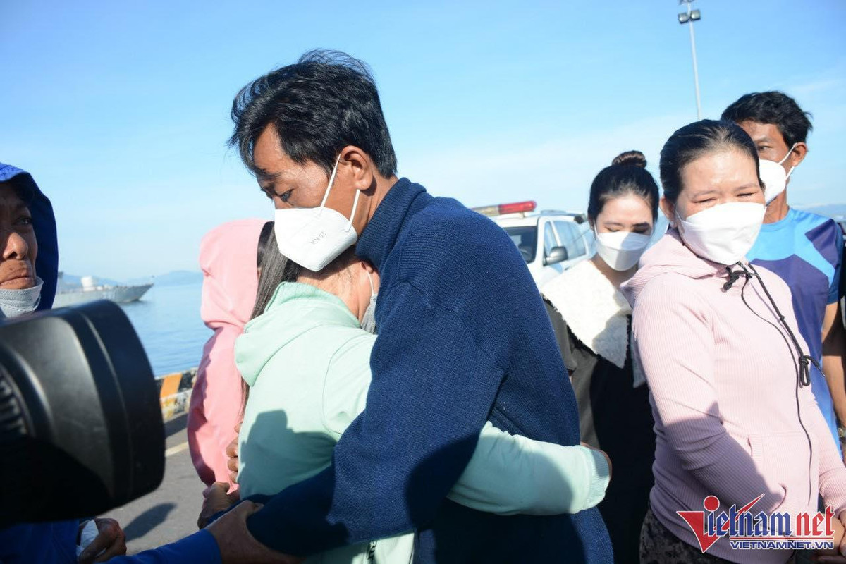 5 ngu dan mat tich tro ve va phut giay vo om chong trao nuoc mat-Hinh-2