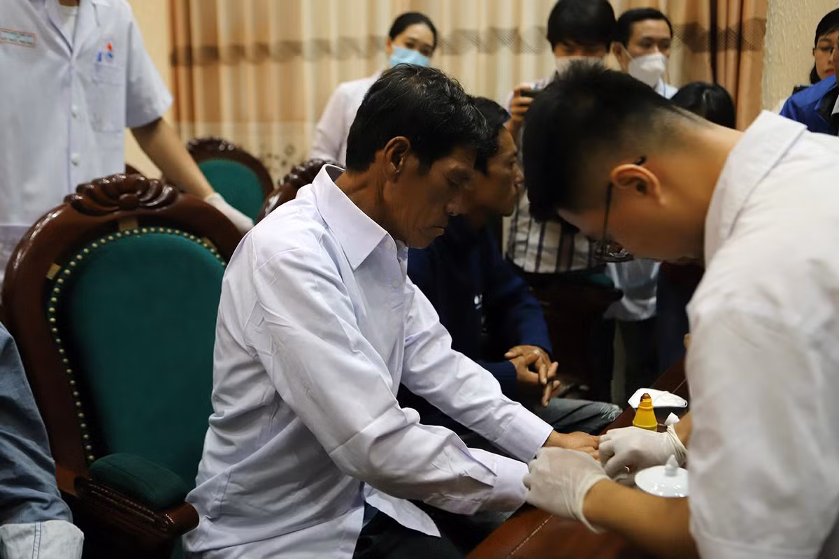 5 ngu dan mat tich tro ve va phut giay vo om chong trao nuoc mat-Hinh-3