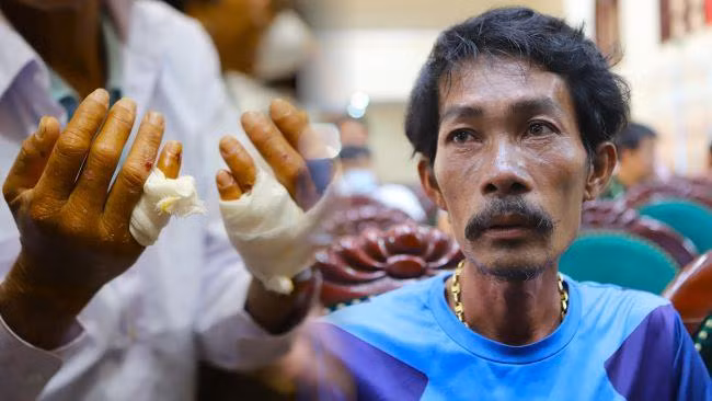 5 ngu dan mat tich tro ve va phut giay vo om chong trao nuoc mat-Hinh-8