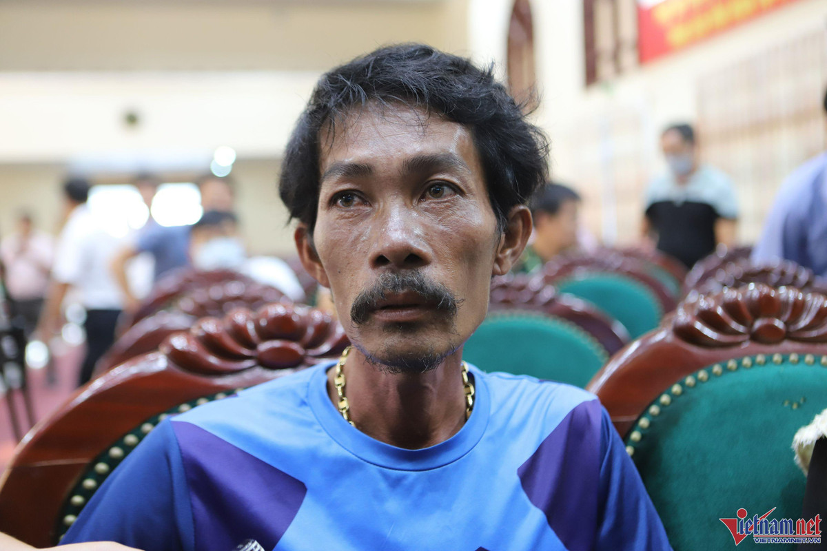 5 ngu dan mat tich tro ve va phut giay vo om chong trao nuoc mat