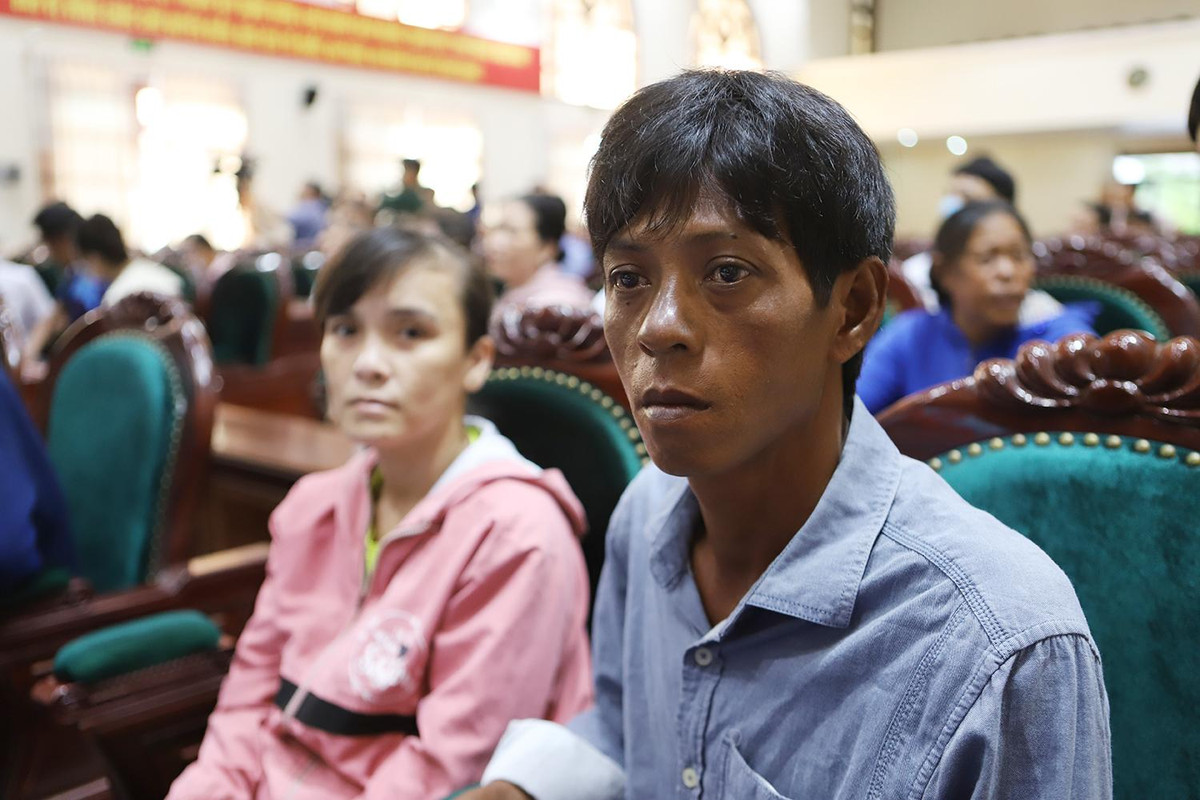 5 ngu dan mat tich tro ve va phut giay vo om chong trao nuoc mat-Hinh-5