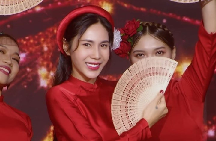 Hoai Linh, Thuy Tien xuat hien chop nhoang sau lum xum tu thien the nao?-Hinh-3