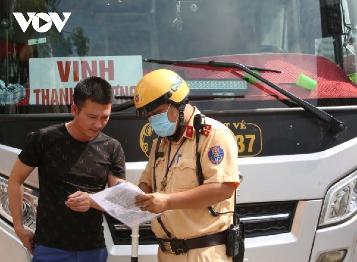 Xu ly hon 2.400 truong hop vi pham nong do con trong ngay 3/9