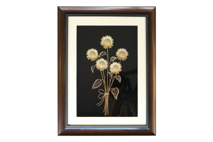 Quy trình mạ vàng phải đảm bảo cho vàng bám và phủ đều các cánh hoa và cành hoa, khiến cho cánh hoa vàng rực rỡ.