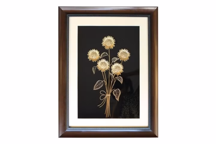 Quy trình mạ vàng phải đảm bảo cho vàng bám và phủ đều các cánh hoa và cành hoa, khiến cho cánh hoa vàng rực rỡ.