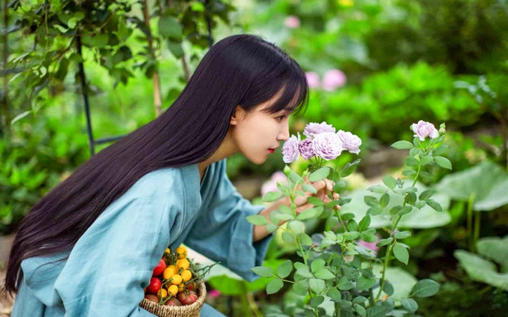 Cô cho rằng, tại sao vẫn trắng tay sau 6 năm cống hiến cho công ty này. Cô bày tỏ nguyện vọng rời công ty nhưng phía công ty lại không chấp nhận.