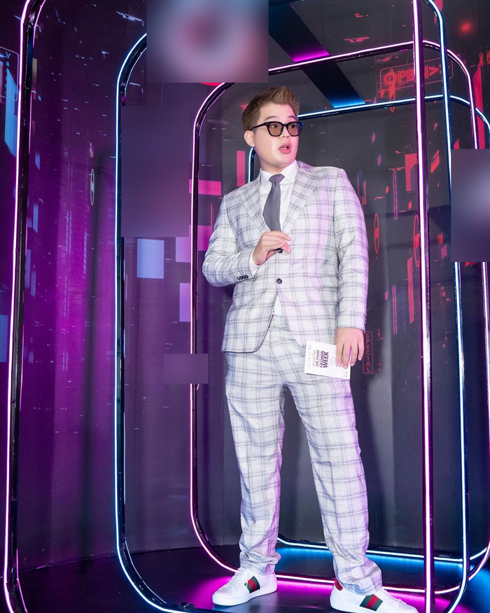 Tro lo cua Tiktoker tai show thoi trang: Pham Thoai hoa ma nu, Le Bong catwalk bi che-Hinh-9