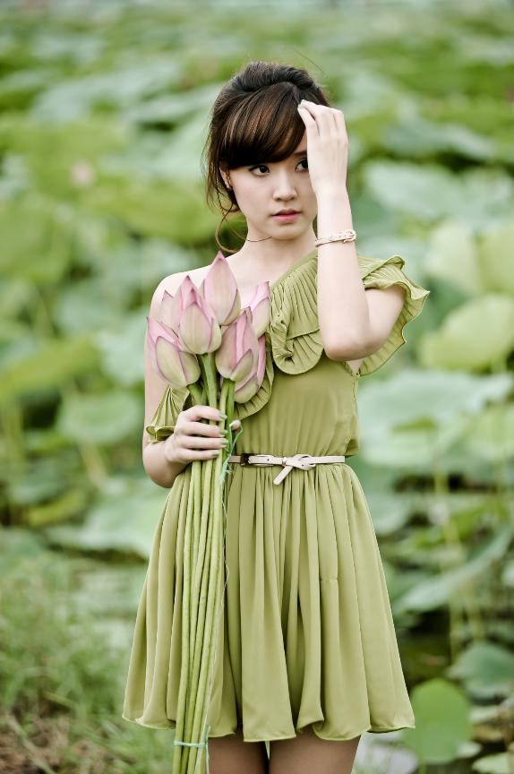 Chiếc váy cut-out khiến Midu lại nhận bình luận tiêu cực - Hình 7 Chiec vay cut-out khien Midu lai nhan binh luan tieu cuc-Hinh-7