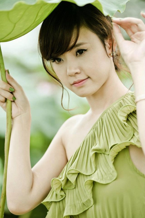 Chiếc váy cut-out khiến Midu lại nhận bình luận tiêu cực - Hình 8 Chiec vay cut-out khien Midu lai nhan binh luan tieu cuc-Hinh-8