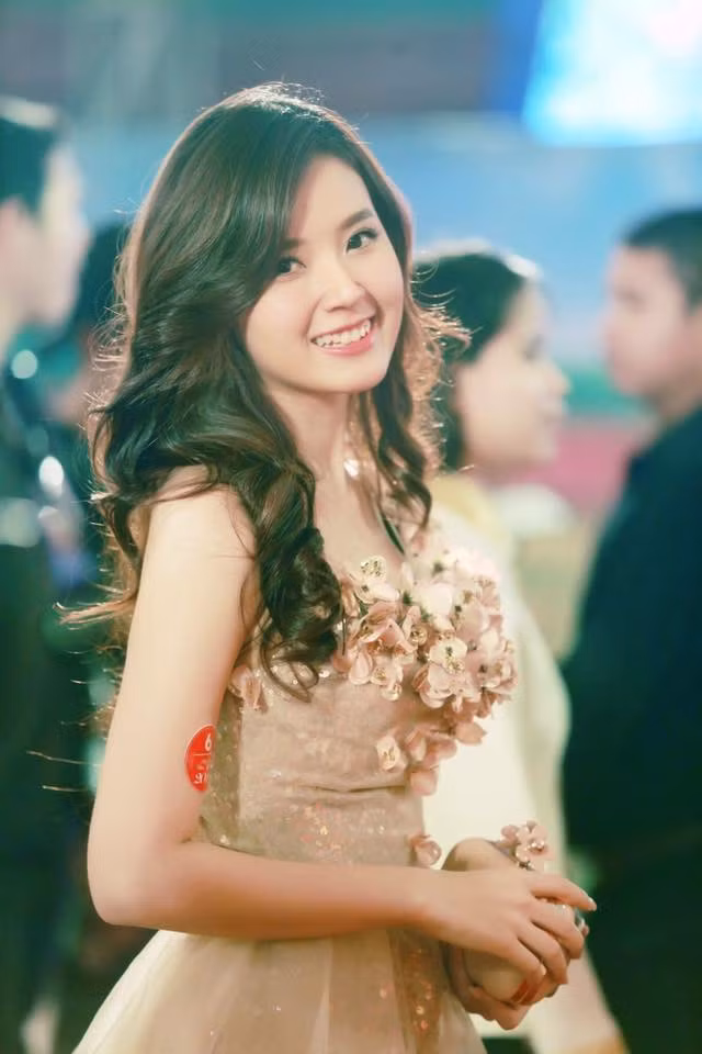 Chiec vay cut-out khien Midu lai nhan binh luan tieu cuc