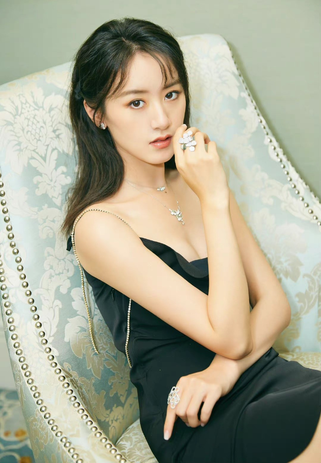 Với làn sóng tẩy chay như hiện tại, sự nghiệp phim ảnh của Viên Băng Nghiên đứng trước nguy cơ đóng băng. Theo tiền lệ, nghệ sĩ vướng bê bối lớn sẽ phải ở ẩn hoặc bị cấm hoạt động. Điều này khiến các dự án có sự tham gia diễn xuất của cô nhiều khả năng bị "chết yểu". Cơ quan quản lý văn hóa Trung Quốc có lệnh cấm phát sóng phim của ngôi sao vi phạm pháp luật.