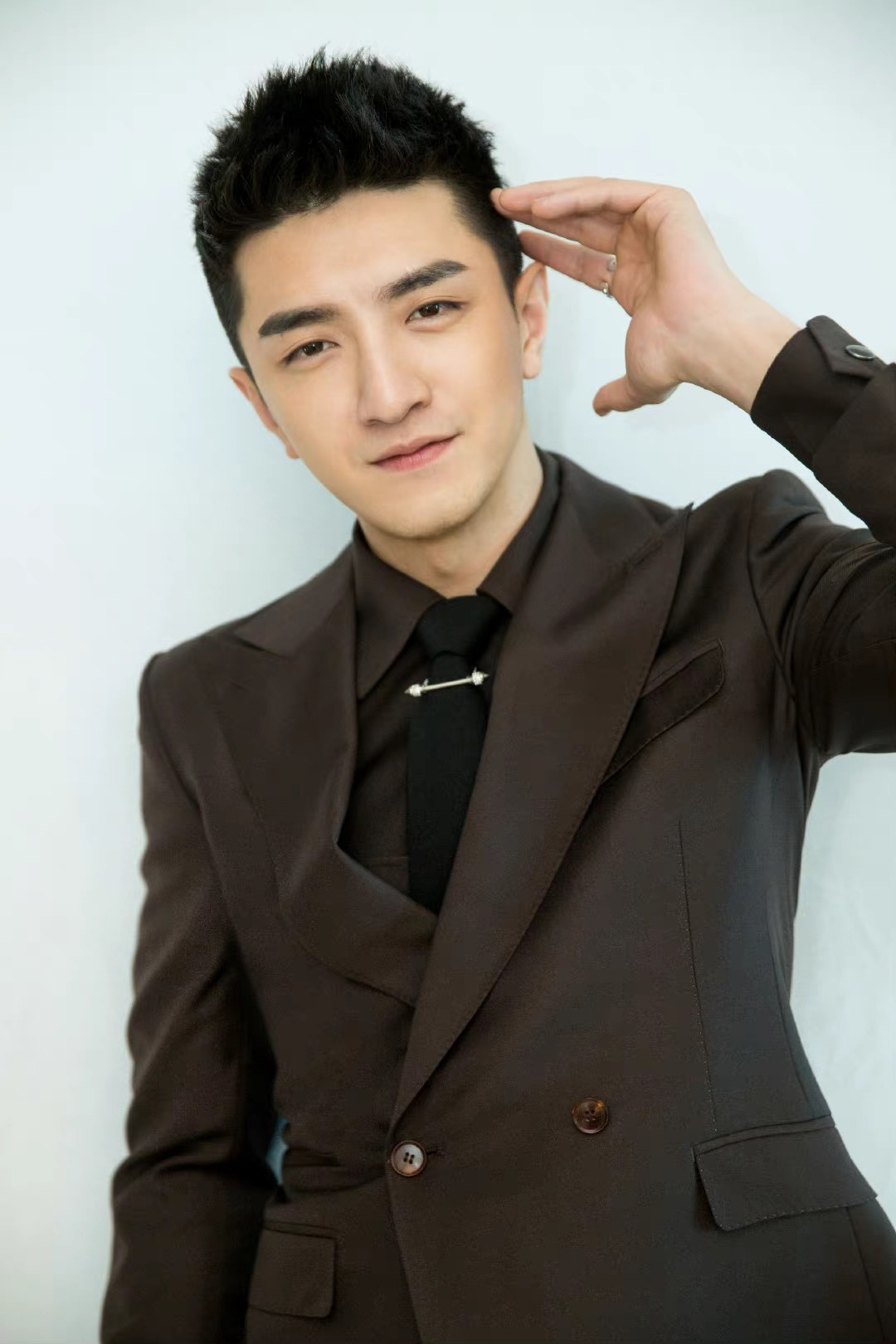 Tần Hải Lộ, Kim Hạn cũng trở thành "nạn nhân" có phim bị hoãn chiếu vô thời hạn vì scandal của Viên Băng Nghiên sau Chung Hán Lương, Lưu Học Nghĩa. Họ đóng chính trong dự án hành động Lôi đình lệnh. Tác phẩm đánh dấu sự lột xác hình ảnh của Viên Băng Nghiên khi vào vai nữ cảnh sát mạnh mẽ, gan dạ Cát Đan. Cô có nhiều phân đoạn hành động truy bắt tội phạm.