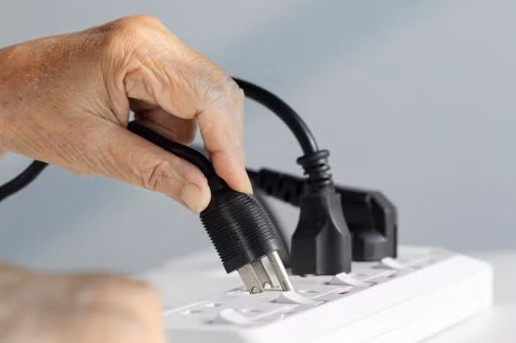 3 meo nay giup ban bao ve cac thiet bi dien tu trong nha