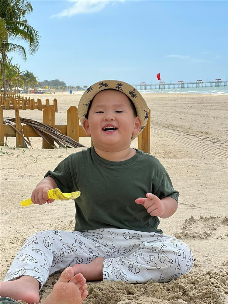 Cau ut nha Tra My Idol giong het buc tuong chu tieu-Hinh-2