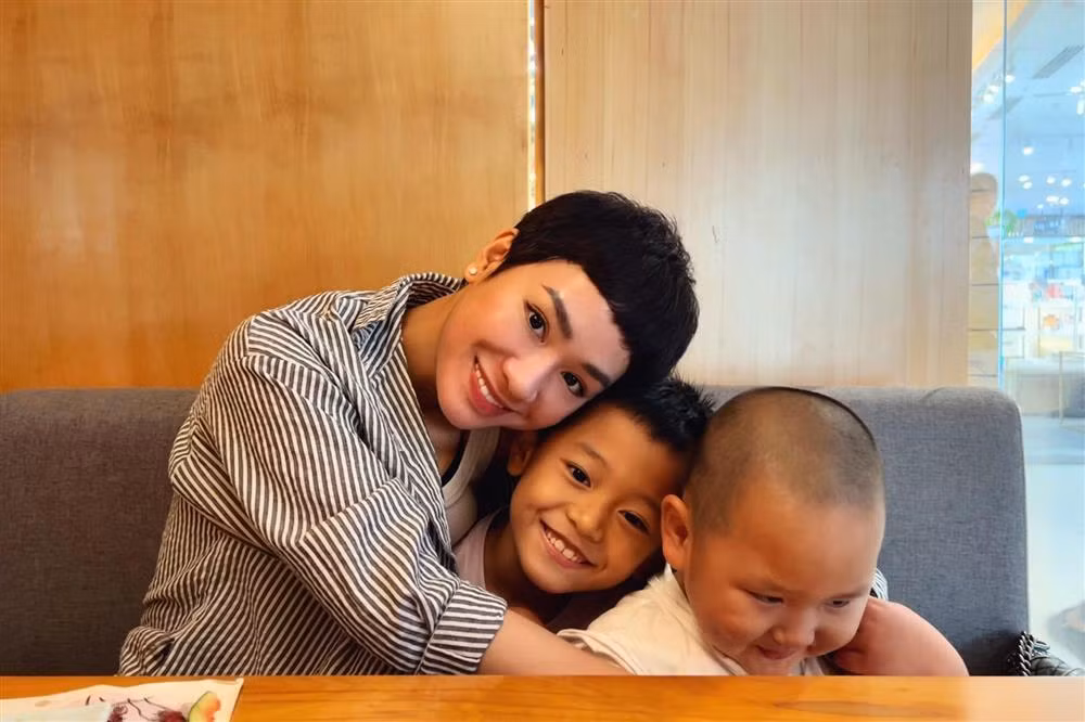 Cau ut nha Tra My Idol giong het buc tuong chu tieu-Hinh-4