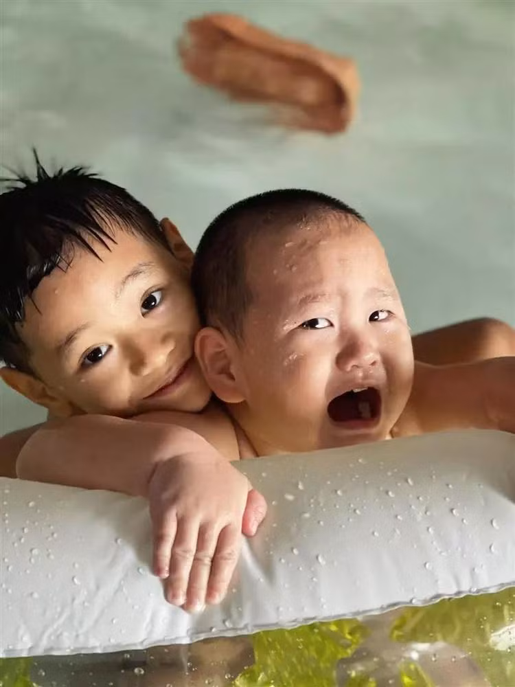 Cau ut nha Tra My Idol giong het buc tuong chu tieu-Hinh-5