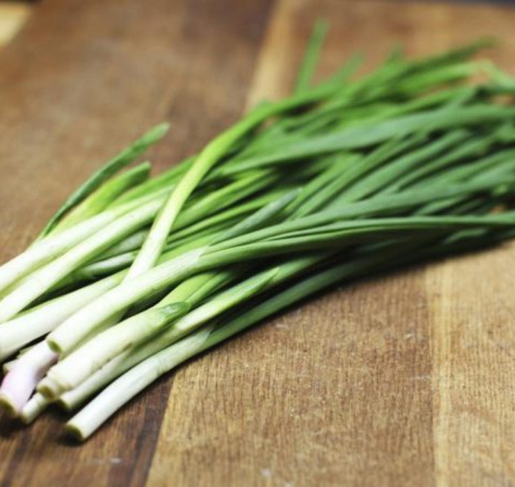 Tại nước ngoài, hành lá - loại rau gia vị rẻ tiền ở Việt Nam cũng gây sốc khi được độn giá cao ngất ngưởng.