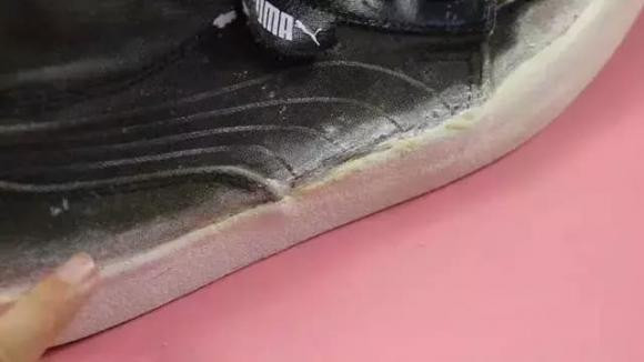 Du gia dinh ngheo den dau, ban cung nen vut bo nhung doi giay cu-Hinh-3