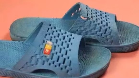 Du gia dinh ngheo den dau, ban cung nen vut bo nhung doi giay cu-Hinh-5