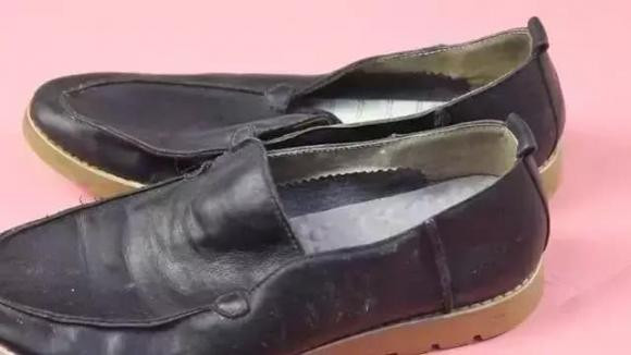 Du gia dinh ngheo den dau, ban cung nen vut bo nhung doi giay cu