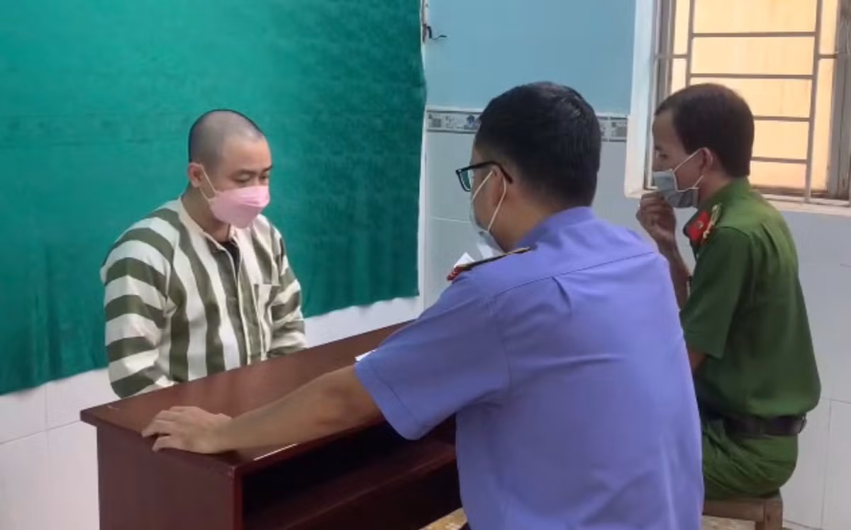 Dien vien Huu Tin bi khoi to 2 toi danh