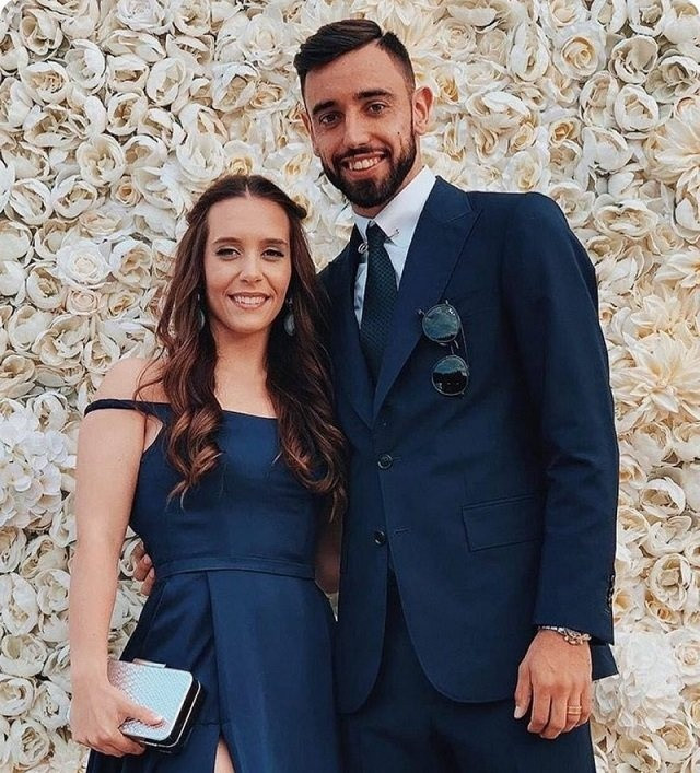 Vợ chồng Bruno Fernandes có chuyện tình đẹp như cổ tích khi cả hai quen nhau năm 16 tuổi và là mối tình đầu của nhau. Ngôi sao người Bồ Đào Nha đã phải lòng Ana Pinho ngay từ cái nhìn đầu tiên.