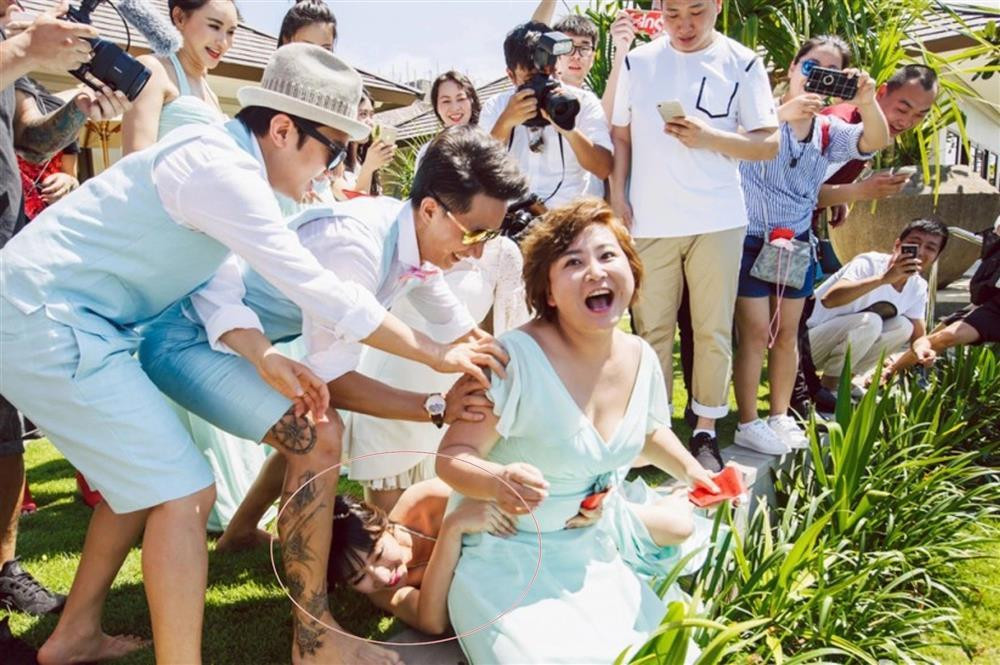 Scandal Lieu Nham bi dan sao nam lam nhuc duoc nhac lai