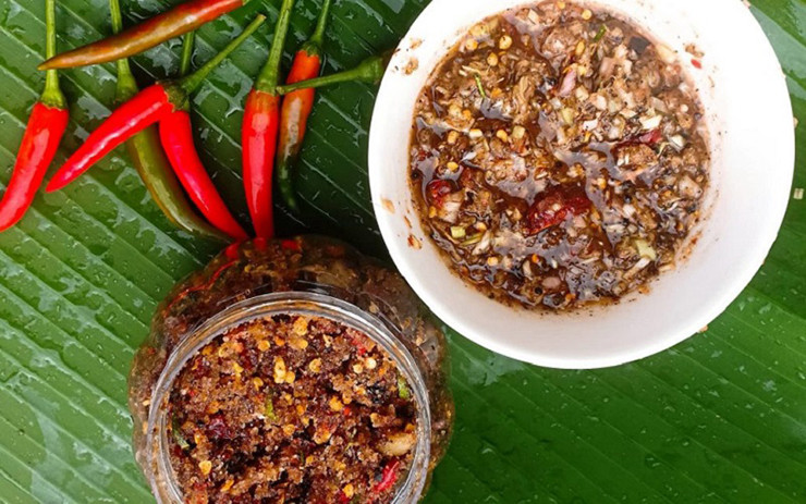 Sau đó, thứ quả dại này đã "nâng tầm", thành thứ gia vị đặc sản mà người dân khắp nơi lùng mua với giá đắt đỏ.