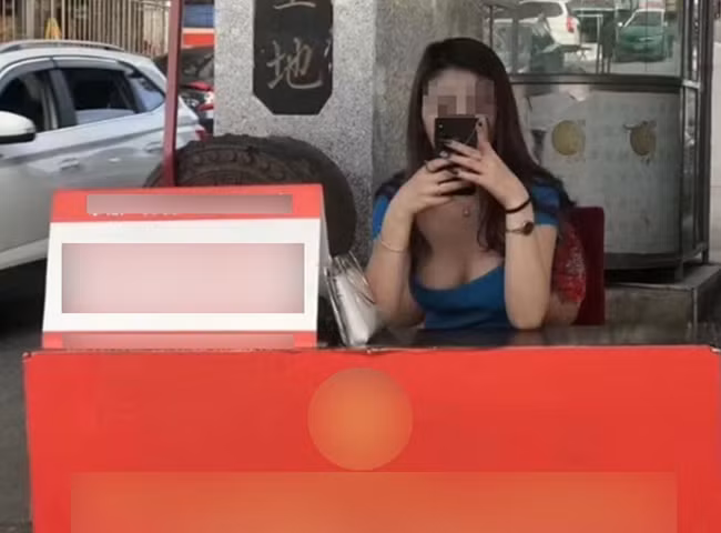 Để nâng cao hiệu quả làm việc, một công ty ở Nga còn khuyến khích các nữ nhân viên mặc váy ngắn đi làm.